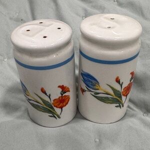 Vintage Lovely Tulip Floral Ceramic Salt & Pepper Shakers